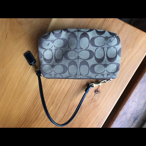 Coach wristlet - Picture 2 of 4
